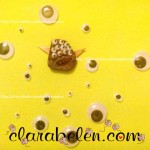 Halloween con los niños: monstruo murciélago hecho con una piedra y ojitos