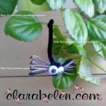 Halloween para niños: murciélagos con tubos de cartón y limpiapipas