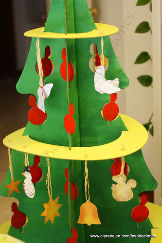 Barrio Una efectiva zapatilla Manualidades para niños. Ideas de cómo pintar y decorar un árbol de Navidad  de Cartón o cartulina - Inspiraciones: manualidades y reciclaje