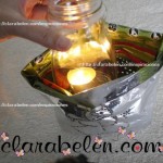 Farol o farolillo navideño hecho con una bolsa de pienso reciclada